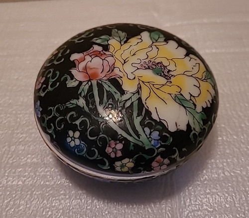 Vintage trinket box - trinket, round