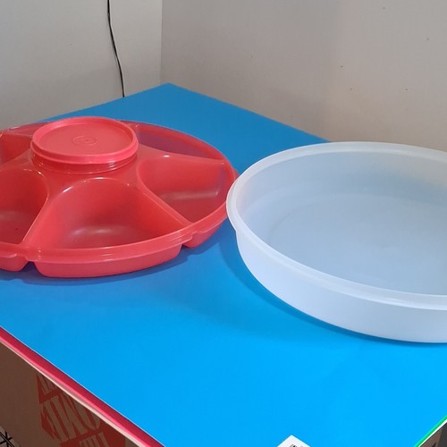 Tupperware round snack - round,